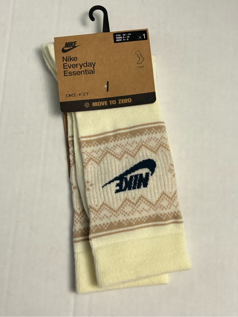 New! Nike Everyday Essential Crew Socks size M/ women 6-10